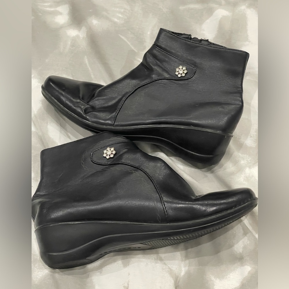 Sag Harbor 6.5W Stacy Side Zip Jeweled Ankle‎ Boots
